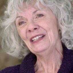 Lynne Deragon 飾演 Louisa Barber