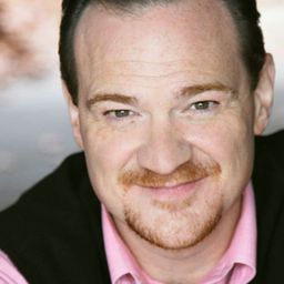 Kevin Carolan 飾演 Driver