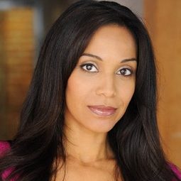 露西亞·沃爾特斯 飾演 Susan Jones