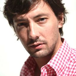 Arno Le Gall 飾演 Maurice Lagrand