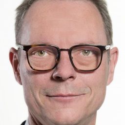 Henrik Trenskow 飾演 