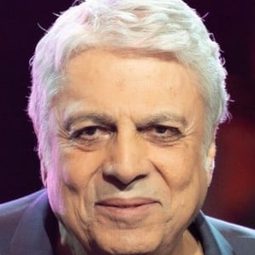 Enrico Macias 飾演 Rico