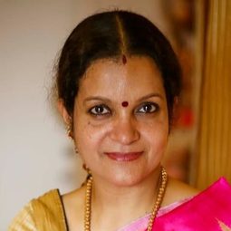 Janaki Sabesh 飾演 Madhumitha's Mother