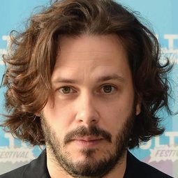 埃德加·賴特 飾演 Cheesy Voiceover Artist / Two Bit Farmer Cameo