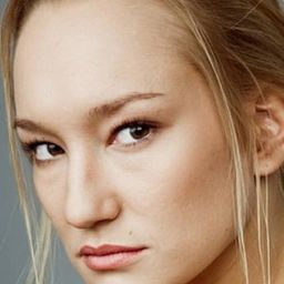 Polina Sidikhina - 義大利人演員 飾演Natalia