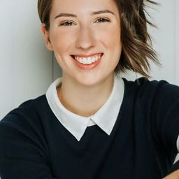 Michelle Creber 飾演 Bree