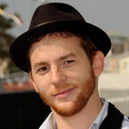 馬力薛弟 飾演 Loulou