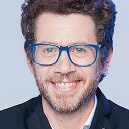 佩多·梅納姆 飾演 Luis