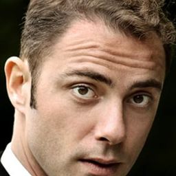 Riccardo Floris 飾演 Rudi