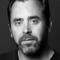 Horace Cohen 飾演 Paradise Island Club Owner