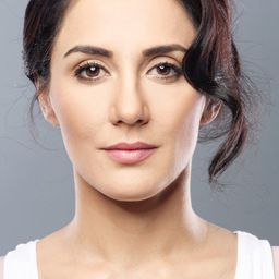 Boncuk Yilmaz 飾演 Mother