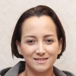 卡琳娜·蘇萬迪 飾演 Juned's Mother