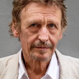 Didier Sauvegrain 飾演 Antoine