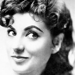 Mary Begoña 飾演 Party guest