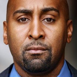 Exie Booker 飾演 Patterson