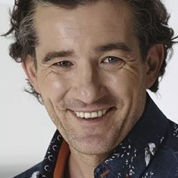 Przemysław Sadowski 飾演 Hotel Manager