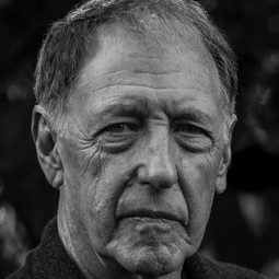 丹尼斯·杜根 飾演 Doug Thompson