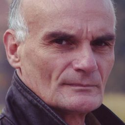 Gilles Arbona 飾演 Olivo