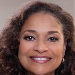 黛比·艾倫 飾演 