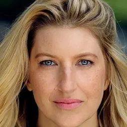 泰拉・珊莫 - 工廠女孩演員 飾演Brigid Polk