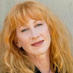 Loreena McKennitt 飾演 Narrator (voice)