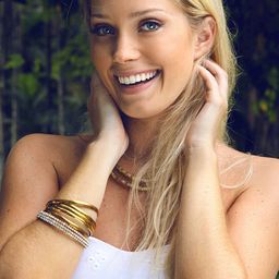 Analu Silveira 飾演 Leila