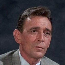 Sandy Kenyon 飾演 Newscaster