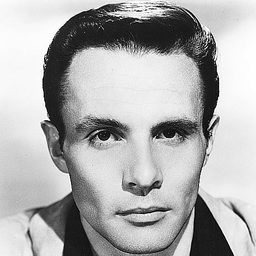 James Mitchell 飾演 Michael