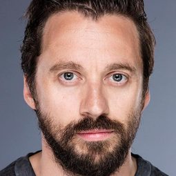 理查·派羅斯 - 鋼鋸嶺演員 飾演Randall 