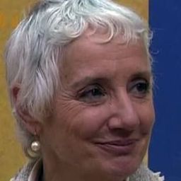 Henriette Palazzi 飾演 La voisine