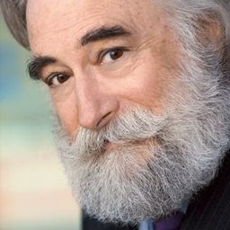 Peter Xifo 飾演 Santa