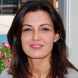 Mónica Molina - On Earth as It Is in Heaven演員 飾演Lola Fajardo