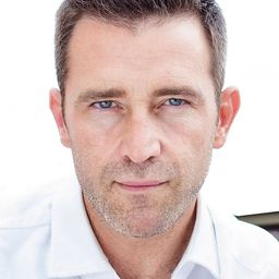 Fernando Gil - 直率症演員 飾演Cliente Agencia