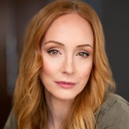 Leah Hennessey 飾演 Brenda Dean Paul