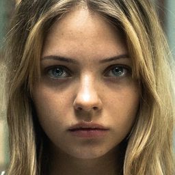 Lea Myren 飾演 Elvira