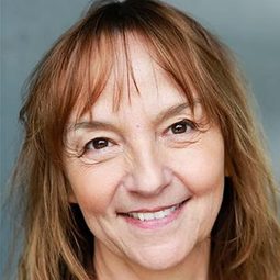 Victoria Willing - 冏男四賤客演員 飾演Mrs. Cartwright