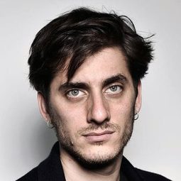 路卡·馬林內利 飾演 Fabrizio De André