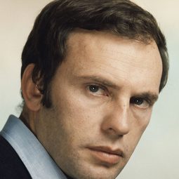 Jean-Louis Trintignant 飾演 Him (Michel)