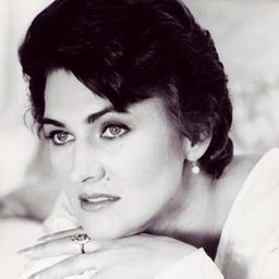 Galina Loginova 飾演 Mama Nadi