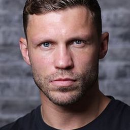 Harry Matthews 飾演 Roy Barber