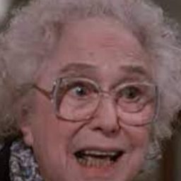 Eda Reiss Merin 飾演 Masha