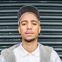 Daniel Sylvester Woolford 飾演 Decoy