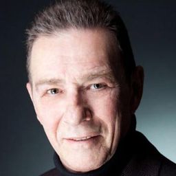 Héctor Colomé 飾演 