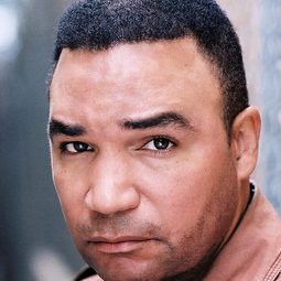 Christopher Michael - 滑板少年演員 飾演Ralph