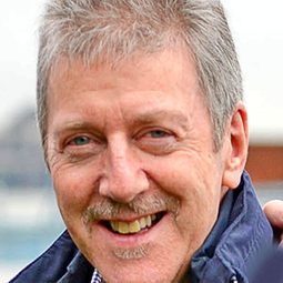 Stephen Travers 飾演 Self