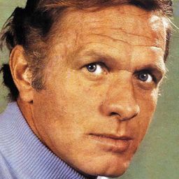 Jardel Filho 飾演 Sapatos Brancos