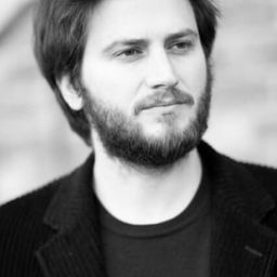 Daniele Savoca 飾演 Maurice De Nexon