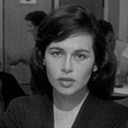 Sylviane Aisenstein 飾演 Yvonne, la Fille du Bar