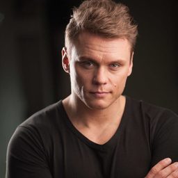 Sean Kohnke 飾演 Stiltz