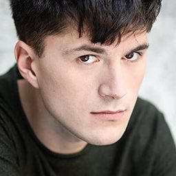 Charlie Kerr - 預見亡靈2演員 飾演Vlogger